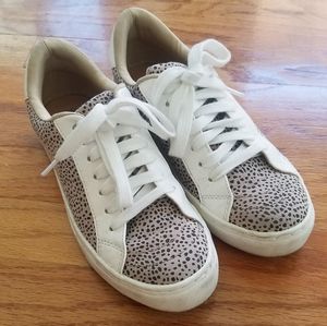 Universal Thread - Womens- Sneakers Size 6